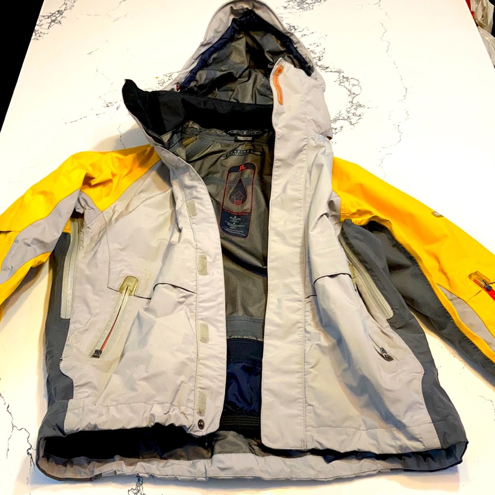 Women’s bonfire jacket size small in gray and yellow.